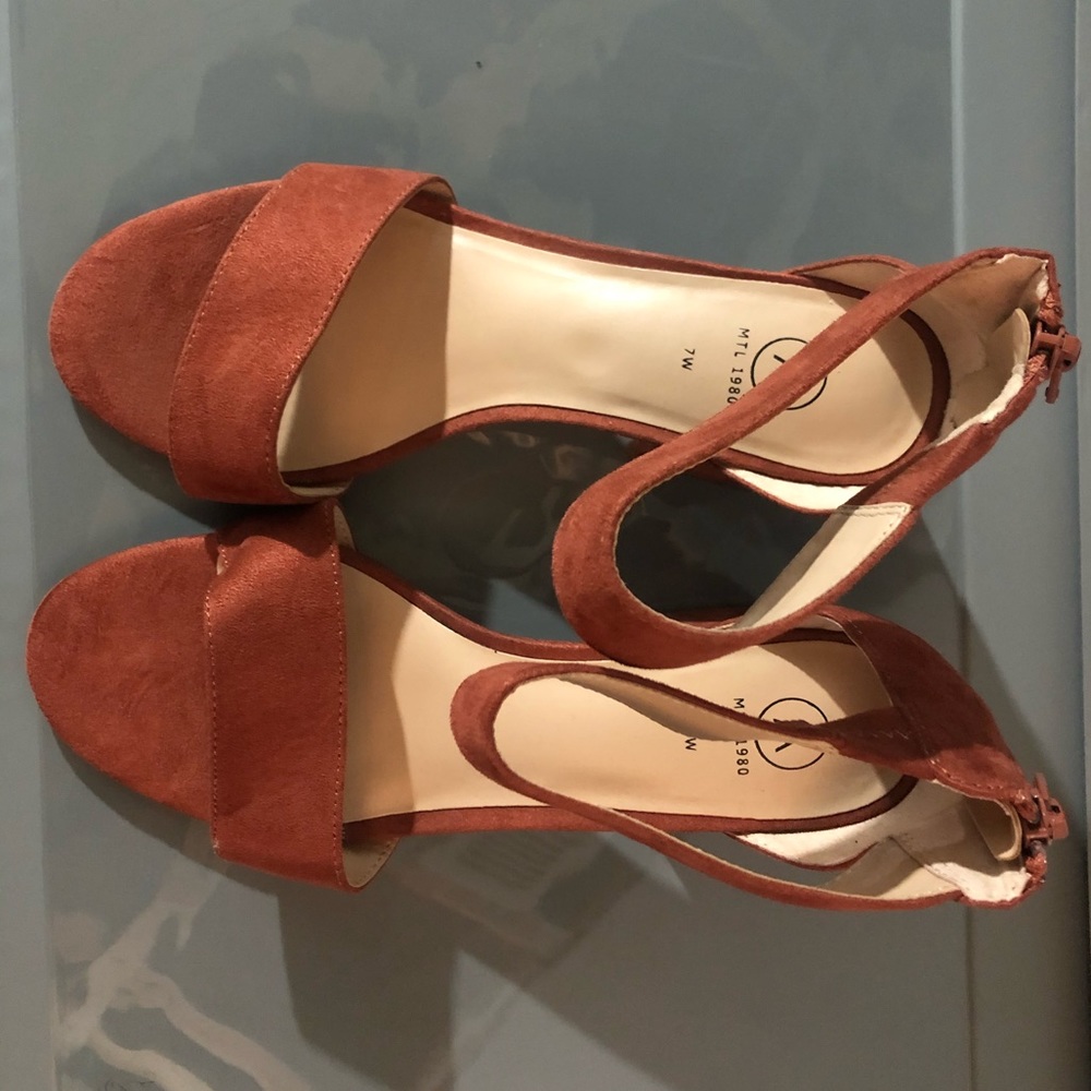 small wedge heels (FLASH SALE)